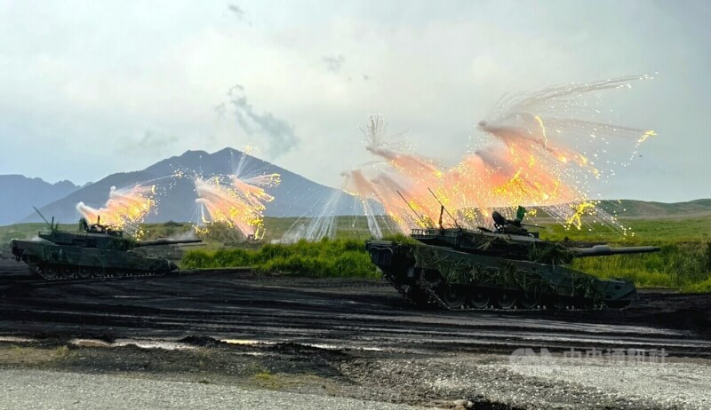 日本陸上自衛隊6月在靜岡縣舉行境內規模最大的實彈射擊「富士綜合火力演習」。（中央社檔案照片）