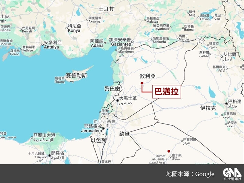 美國與敘利亞部隊的車隊13日在敘利亞中部城鎮巴邁拉遭遇伏擊，有3人喪命。（中央社製圖）