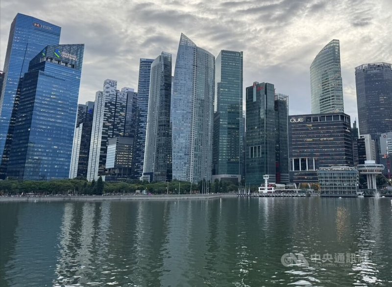 馬來亞銀行發布經濟展望報告，高額AI資本支出等因素，將支撐新加坡GDP穩健成長。圖為新加坡金融區。中央社記者吳昇鴻新加坡攝　114年12月15日
