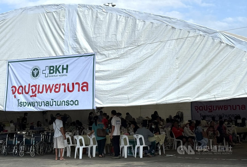 泰國武里南府的避難中心內設有大型救護站。圖攝於12日。中央社記者李宗憲武里南府攝 114年12月15日