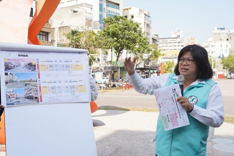 民進黨立委王美惠（圖）15日邀集內政部等中央相關單位，實地前往嘉義市多處重要路段與校園周邊進行考察，爭取經費改善學童通學步道、人行道及危險路口，以確保行人通行安全。（王美惠提供）中央社記者姜宜菁傳真　114年12月15日