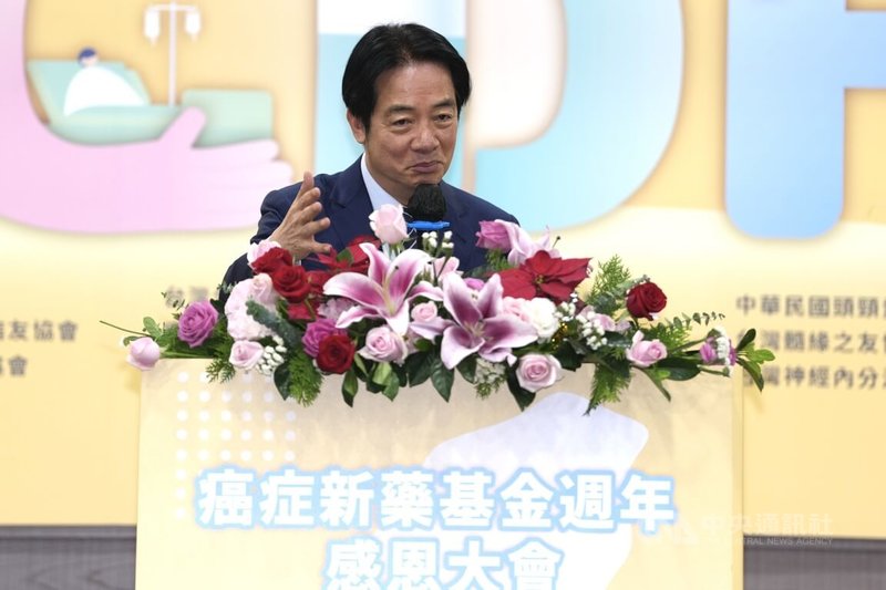 總統賴清德（圖）15日出席癌症新藥基金週年感恩大會時表示，雖然政府對癌症防治有完整規劃，但若115年度中央政府總預算沒通過，相關計畫將很有可能被延宕或中斷；盼各團體發揮社會影響力，呼籲立法院以民眾健康福祉為念，早日通過相關預算。中央社記者徐肇昌攝　114年12月15日