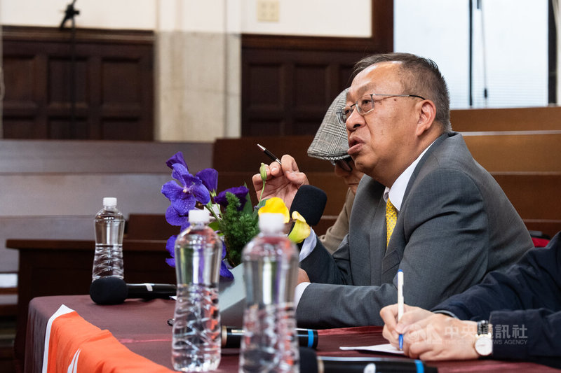 台灣教授協會15日在濟南教會舉辦「從中共犯台意圖及川普總統的印太戰略，談台灣強化自我防衛能量及區域安全合作的必要性」論壇，美國學者余茂春（圖）出席。中央社記者游凱翔攝　114年12月15日