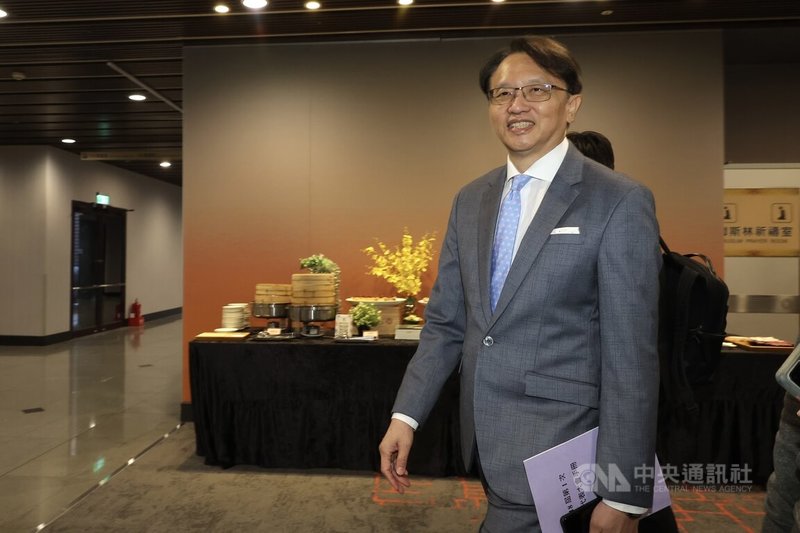 台北市電腦公會第18屆第1次會員代表大會15日下午舉行，並改選理事，宏碁董事長暨執行長陳俊聖（圖）以131票最高票當選，並於場邊受訪回應記憶體漲價議題。中央社記者翁睿坤攝 114年12月15日