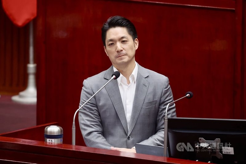 行政院長卓榮泰15日下午宣布不副署立法院11月14日三讀的財政收支劃分法版本。台北市長蔣萬安（圖）傍晚於議會表示，這確實會對台北市造成嚴重衝擊，必須重新盤點相關財源及市政建設。中央社記者王飛華攝　114年12月15日