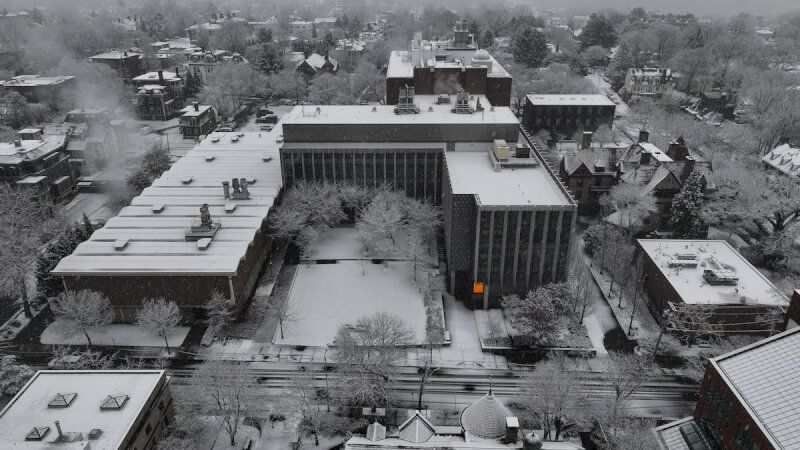 布朗大學空拍影像。（路透社）