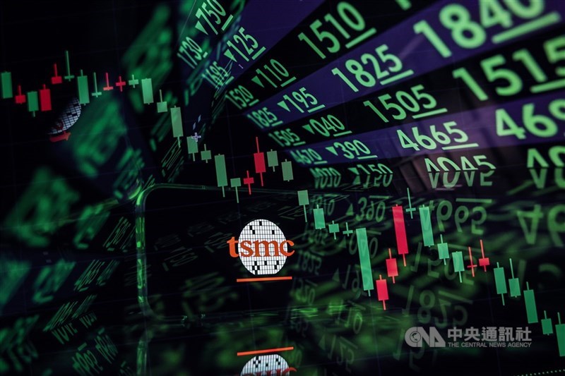 外界關注台股是否可能受AI泡沫化影響，國泰金投資長程淑芬15日表示，美國科技巨頭變化非常快，但不管最後哪家公司取得成功，實際上都有伺服器、設備等需求，機會還是不錯。（中央社檔案照片）