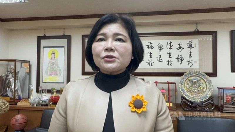 傳出行政院擬以不副署、不執行應對財劃法等修法。雲林縣長張麗善（圖）15日受訪時表示，她認為憲法應保障所有三讀通過的法案，批評政府只有政治沒法治。中央社記者姜宜菁攝  114年12月15日