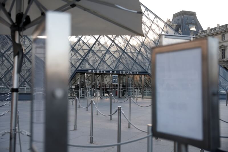 羅浮宮博物館員工15日起展開輪流罷工，要求增聘人手並提出因應人潮擁擠的措施。（路透社）
