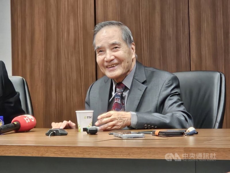 前台積電資深副總經理羅唯仁回鍋英特爾，引發外界關注。前台積電研發副總經理、現任清華大學半導體研究學院院長林本堅認為，半導體產業靠分工，如果只是1個人，影響不大。中央社記者曾仁凱攝 114年12月16日