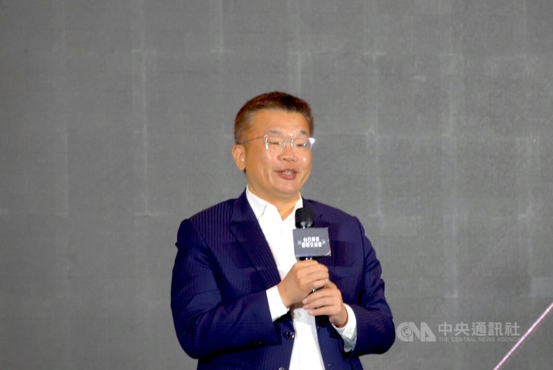 中華職棒會長蔡其昌（圖）16日出席交流賽記者會，被問起世界棒球經典賽（WBC）台灣隊總教練接任樂天桃猿隊一軍總教練後，是否可能會有影響，蔡其昌認為，在選經典賽總教練時沒辦法預測後面可能有這種局面發生，且問題也還沒有發生，目前國家隊就是照著原定計畫走下去。中央社記者謝靜雯攝　114年12月16日