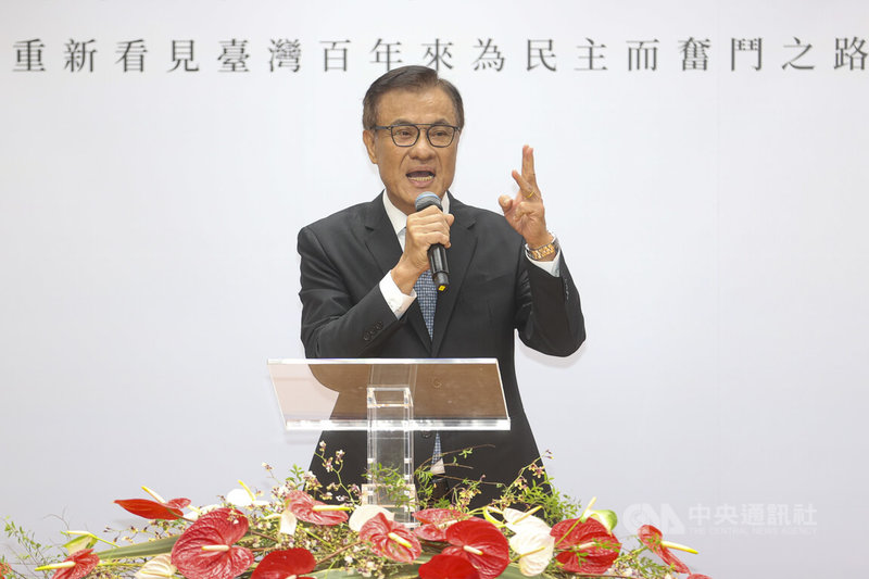 前立法院長游錫堃16日在立法院舉行「台灣民主路－書法集」新書發表會，前立法院長蘇嘉全（圖）致詞表示，書法是訓練自己最好的一個方式。中央社記者鄭清元攝　114年12月16日