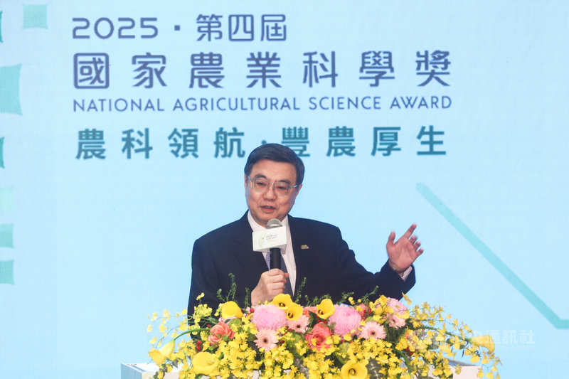 農業部16日舉行「2025國家農業科學獎」頒獎典禮，行政院長卓榮泰（圖）出席致詞，並頒獎給得獎者。中央社記者王騰毅攝　114年12月16日