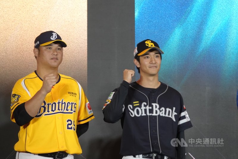 日職福岡軟銀鷹隊野手柳町達（右）16日出席「2026台日棒球國際交流賽」記者會，細數想嘗試的台灣美食。左為交流賽對手之一、中職中信兄弟球員代表陳俊秀。中央社記者謝靜雯攝　114年12月16日