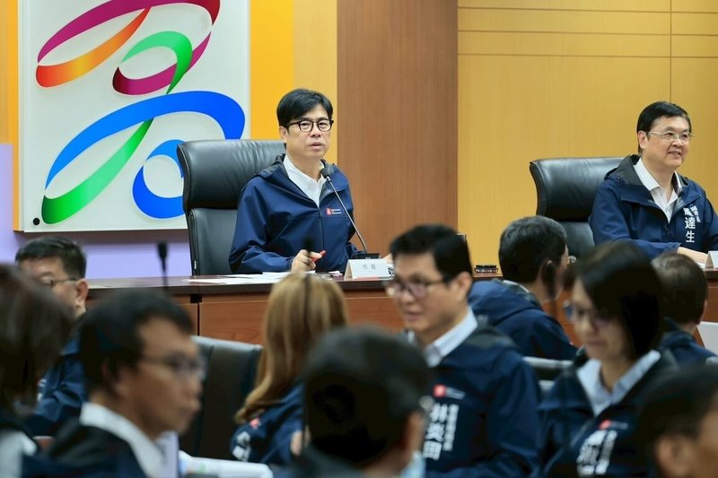 「2026雄嗨趴」高雄跨年晚會即將登場，市長陳其邁（後左）16日在市政會議指示相關單位加強引導與管制。（高雄市政府提供）中央社記者蔡孟妤傳真 114年12月16日