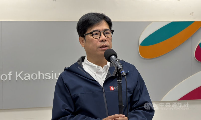 行政院長卓榮泰不副署立法院三讀通過的財政收支劃分法，高雄市長陳其邁（圖）16日接受媒體聯訪表示，希望盡速讓憲法法庭運作，化解朝野爭議。中央社記者蔡孟妤攝 114年12月16日