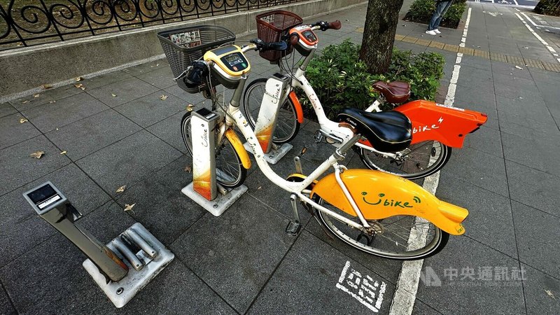 台北市議員指出，YouBike會員已達400餘萬人，公共自行車傷害險保額卻不足，要求研議提高保額及增加保險理賠納保樣態。市府交通局允諾研議。中央社記者劉建邦攝　114年12月16日