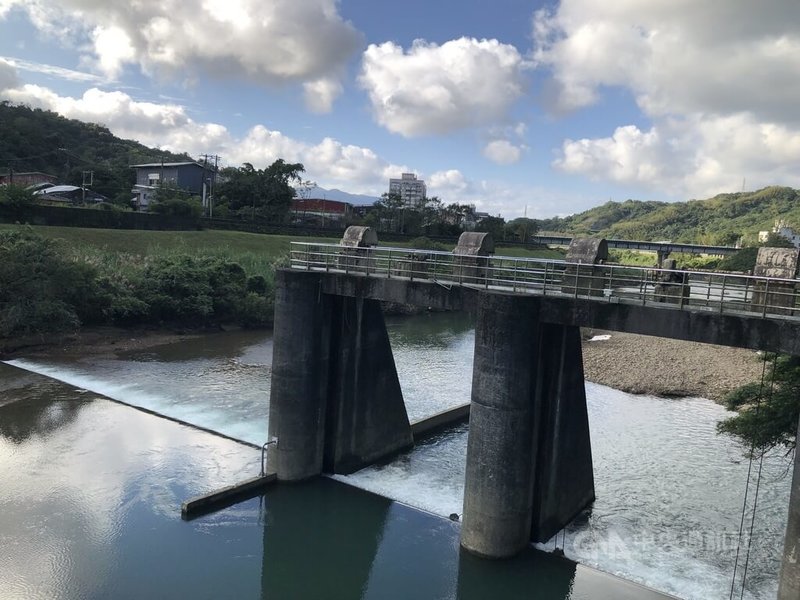 基隆河11月27日起受到油污染，使得基隆市、新北市汐止區18萬戶用水受影響，台水公司經多次檢測後，確認水質符合標準，12月11日起八堵抽水站（圖）恢復抽取基隆河原水。中央社記者王朝鈺攝　114年12月17日