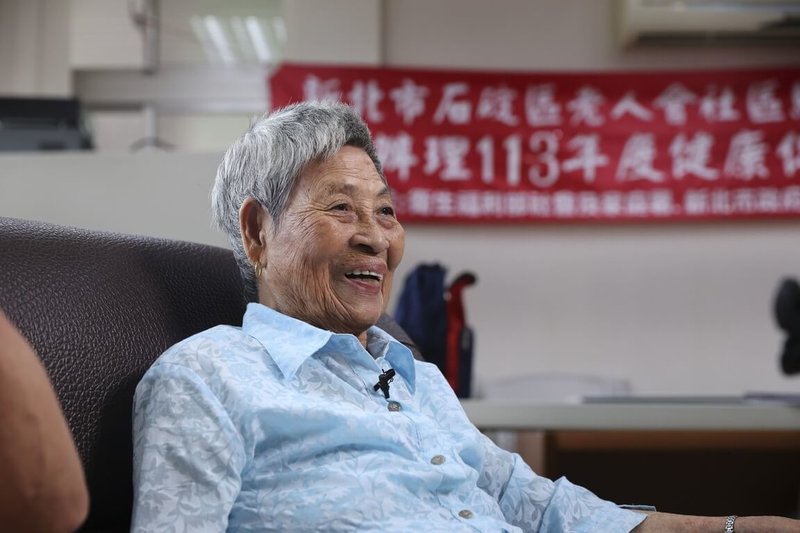 新北市口述傳統「相褒歌」保存者高羅珠（圖）12月8日辭世，享壽92歲。文化部長李遠聞訊深表哀悼表示，高羅珠長年致力口述傳統「相褒歌」保存與傳承，文化部將頒發旌揚狀表彰。（文化部提供）  中央社記者趙靜瑜傳真  114年12月17日