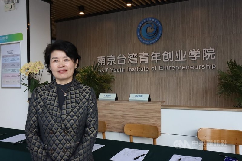 南京台灣青年創業學院總經理徐錦萍17日受訪表示，希望「以台引台」，尤其是要讓台灣的行業協會先落地，然後發揮引領作用，吸引一批企業進駐，這是該青創學院目前努力的方向。中央社記者張淑伶南京攝  114年12月17日