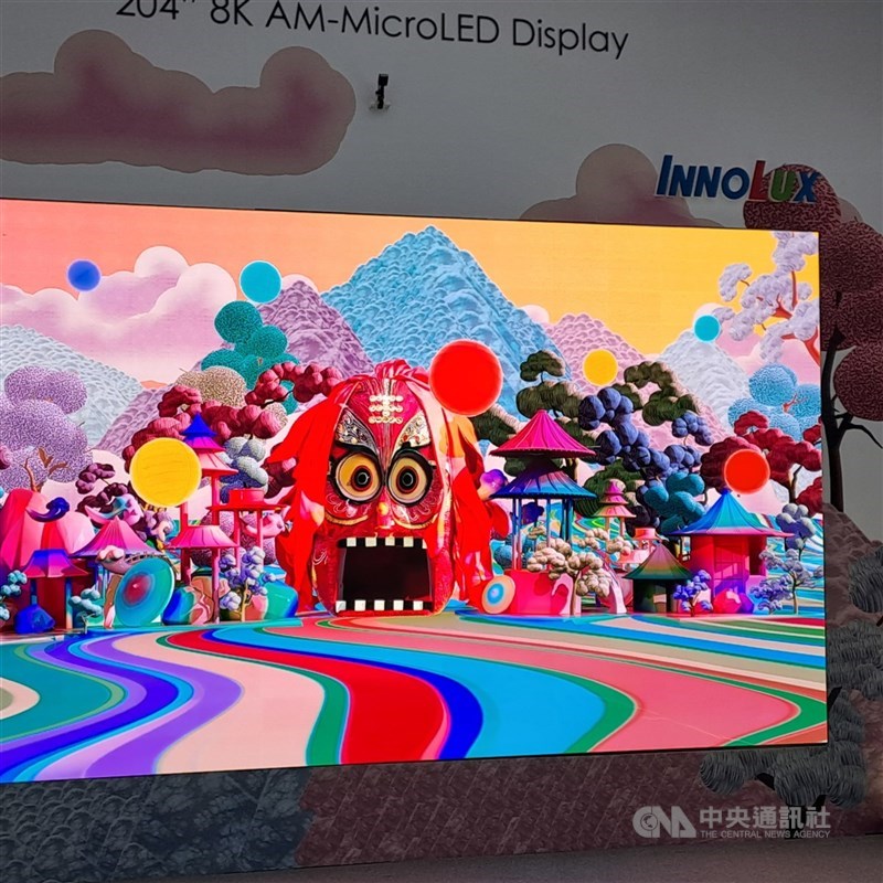 研調估2026年電視面板朝大尺寸化發展，全年出貨面積增，但出貨量卻減少2.1%。圖為Touch Taiwan智慧顯示展電視螢幕。（中央社檔案照片）