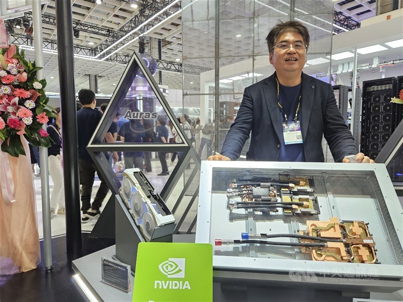 圖為雙鴻董事長林育申於台北國際電腦展（COMPUTEX）展出多項散熱解決方案。 （中央社檔案照片）