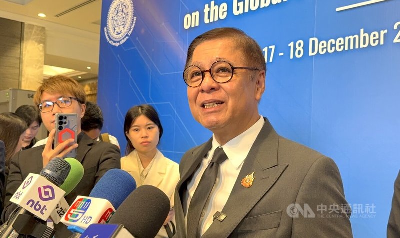 泰國打擊網路詐騙國際會議17日在曼谷登場,擔任會議主席的泰國外交部長希哈薩表示,網路詐騙成為全球問題,不再侷限於某個國家或地區。中央社記者李宗憲曼谷攝 114年12月17日