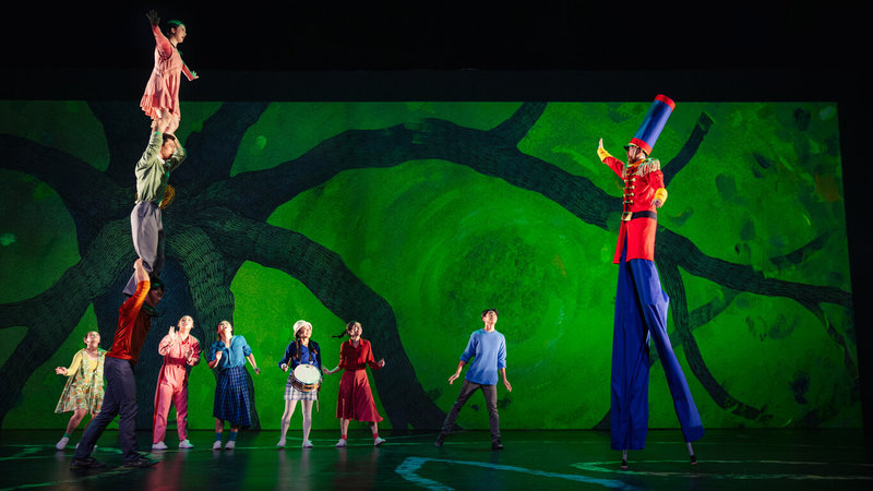 由藝術家林懷民、幾米與FOCASA馬戲團跨界合作的作品「幾米男孩的100次勇敢」，將在2026年大年初三前進台中圓滿戶外劇場演出。（FOCASA馬戲團提供）  中央社記者趙靜瑜傳真  114年12月17日