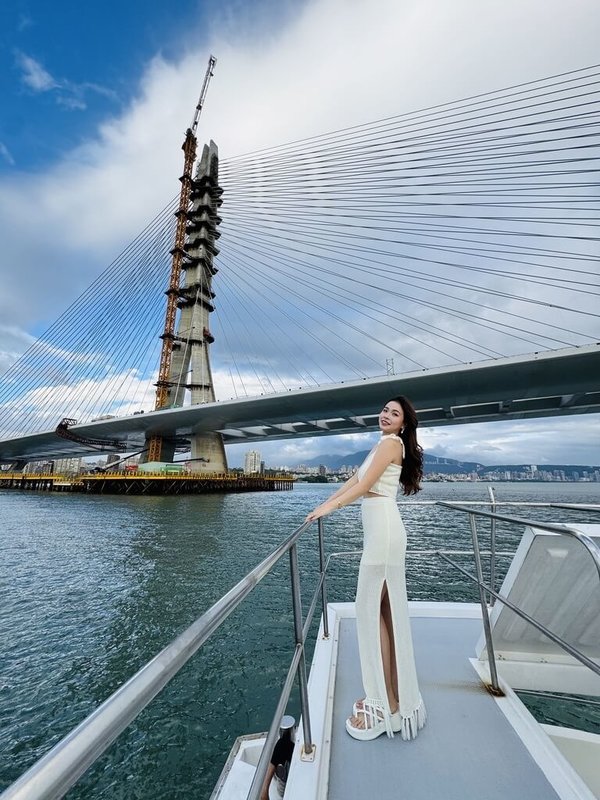 新北市立淡水古蹟博物館與十三行博物館推出水陸雙遊程，所有路線皆可搭乘包船出航，以最近距離欣賞世界最大跨徑單塔不對稱斜張橋淡江大橋，首發團將在27、28日出發。（新北市立淡水古蹟博物館提供）中央社記者曹亞沿傳真　114年12月17日