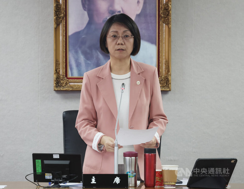 立法院司法及法制委員會17日召開健全中央及地方民意代表聘用助理制度公聽會，會議主席、國民黨立委翁曉玲（圖）說明，助理是立委最好的夥伴，要善待及支持助理的各項權益，希望聆聽各界意見，大家一起努力打造健全、優質的助理聘用制度。中央社記者張新偉攝　114年12月17日