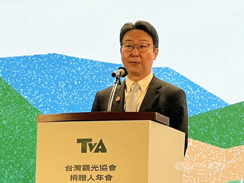 交通部長陳世凱（圖）18日出席台灣觀光協會捐贈人年會暨成立69週年慶祝茶會表示，台灣的觀光已到了一個大家熟悉、但該轉型的時機，過去強調的是觀光人次，但未來須在品質、產值更加努力。中央社記者黃巧雯攝　114年12月18日