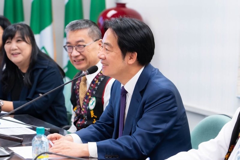 兼任民進黨主席的總統賴清德(右)17日說,「多元尊重」一直是民進黨的主張,而不是將不同族群融合,民進黨重視各族群的差異。(民進黨提供)中央社記者葉素萍傳真 114年12月18日