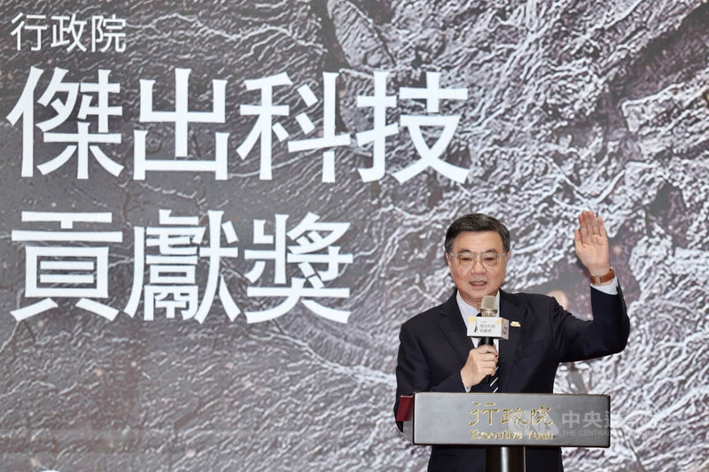 2025年行政院傑出科技貢獻獎18日隆重舉行頒獎典禮，行政院長卓榮泰（圖）出席致詞，對於獲獎人卓越貢獻給予肯定與祝賀。中央社記者王飛華攝　114年12月18日