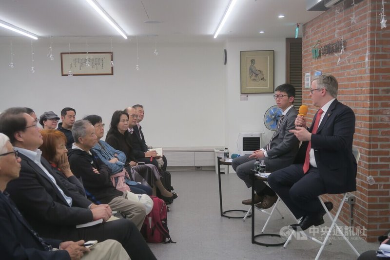 台灣勵志協會18日舉行「台海局勢及台灣安全」座談會。中央社記者吳書緯攝 114年12月18日