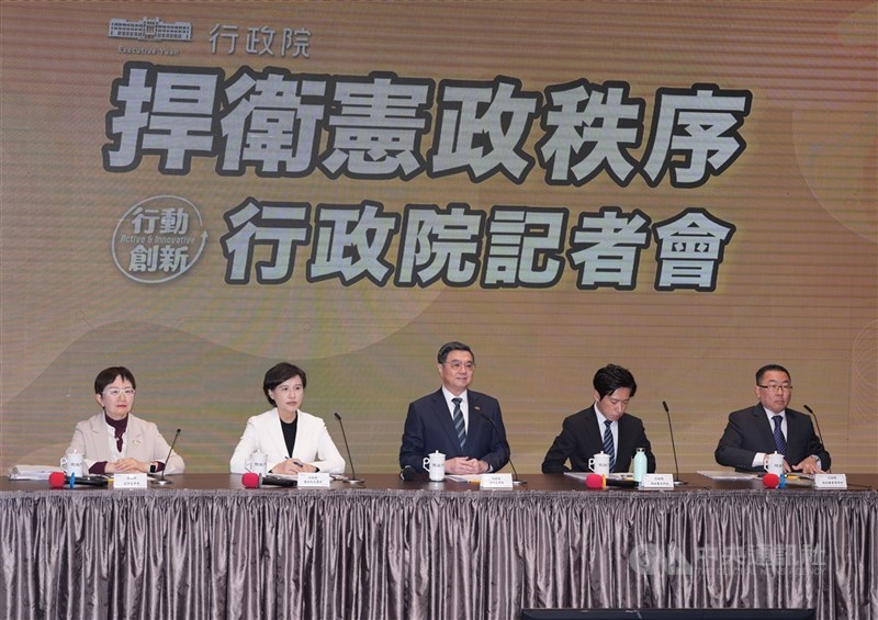 圖為行政院長卓榮泰15日拍板不副署財劃法。（中央社檔案照片）