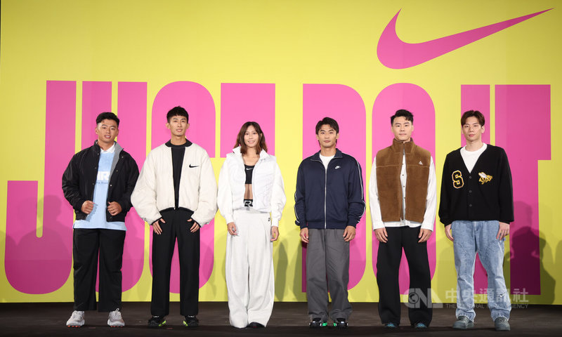 旅美職棒好手鄭宗哲（左起）18日在台北出席贊助品牌活動，也和其他不同運動種類的選手包含周庭印、張博雅、楊勇緯、唐嘉鴻、王冠閎同台。鄭宗哲受訪表示，這2天會持續跟球團保持溝通經典賽參賽事宜。中央社記者張新偉攝　114年12月18日