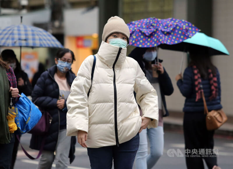 中央氣象署18日表示，19日除東半部有短暫陣雨，且可能局部較大雨勢外，西半部也將轉為有短暫陣雨。（中央社檔案照片）