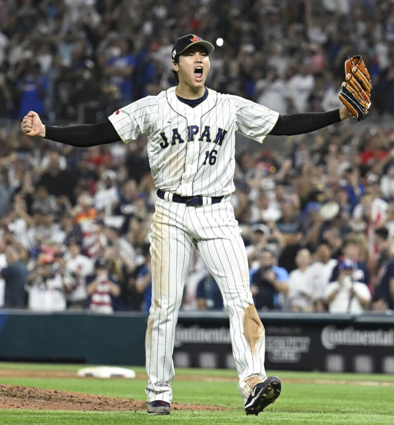 圖為2023年WBC世界經典棒球賽，大谷翔平登板關門，率領日本隊時隔14年拿下第3冠。（共同社）