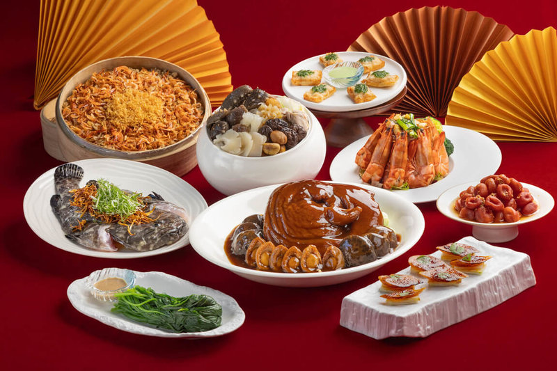 農曆新年即將到來,不少飯店因應家庭結構改變,小家庭聚會趨勢,推出份量較少的年菜組合,高雄一家業者結合粵式經典工法與頂級食材,打造6人份新春限定年菜組。(高雄日航飯店提供)中央社記者林巧璉傳真 114年12月19日