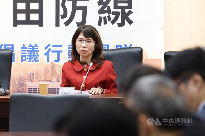 反跨境鎮壓倡議行動記者會19日上午在立法院舉行，民眾黨立委陳昭姿（後）說明目前台灣遇到的困境，並指出台灣政府有責任義務，保護每一位民眾的人身安全與自由，拒絕跨境鎮壓、守護民主防線，民眾黨不會缺席。中央社記者翁睿坤攝　114年12月19日