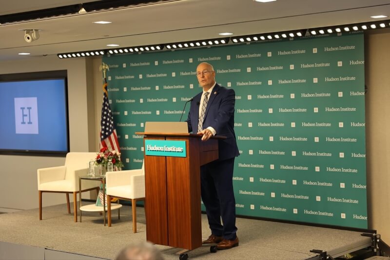 圖為眾議院美國與中國共產黨戰略競爭特別委員會主席穆勒納爾。（圖取自Select Committee on China臉書網頁facebook.com）