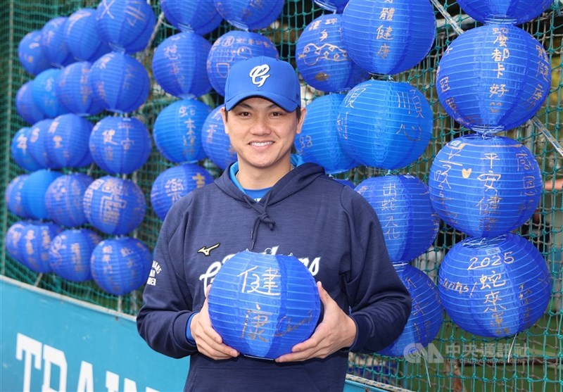 中職統一7-ELEVEn獅隊確定補償方案從富邦悍將選走投手江少慶，江少慶表示，意外會是這樣離開，接下來還是持續準備好自己。（中央社檔案照片）