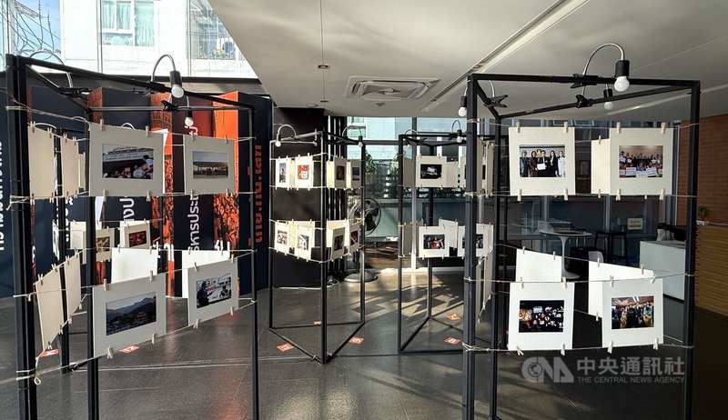 泰國國會12日解散前，人民黨為最大的在野黨。圖為人民黨位於曼谷的黨部，大廳設有照片裝飾。中央社記者李宗憲曼谷攝　114年12月19日