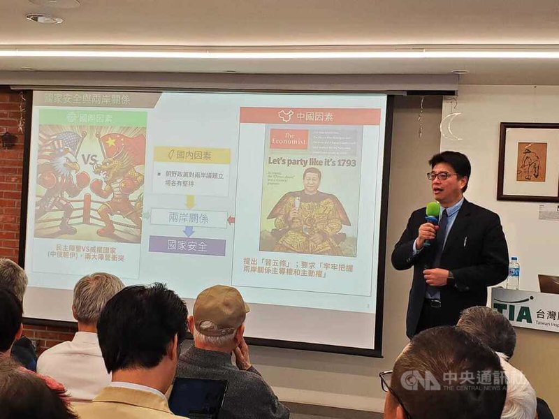 大陸委員會主任委員邱垂正20日出席「TIA名人講堂」,談兩岸關係與政府兩岸政策,指中共促統轉移國內外壓力,疫情後兩岸情勢已大不同。中央社記者陳鎧妤攝 114年12月20日