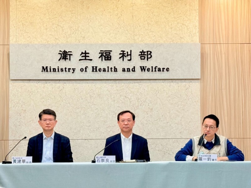 衛福部20日召開臨時記者會，由於張文隨機傷人案中1名傷患為已通報並服藥穩定控制的HIV（愛滋病）感染者，衛福部提醒遭血液噴濺或砍傷且尚未就醫者儘快就醫。（衛福部提供）