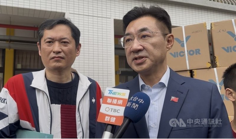 立法院副院長江啟臣（右）20日表示，台北市發生隨機攻擊案，相關單位可提出未來可行的防範方式，研議能否以科技方法提早預警。中央社記者趙麗妍攝 114年12月20日