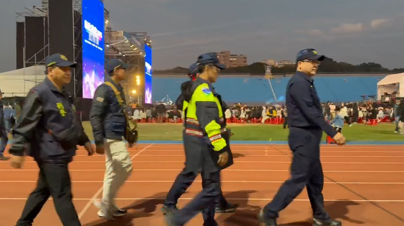 彰化縣政府20日晚間在彰化縣立體育場舉辦2025彰化歲末演唱會，由於台北才剛發生隨機傷人案，警方全面強化維安，除設立指揮所外也安排警力機動巡邏，提高見警率。（警方提供）中央社記者鄭維真傳真　114年12月20日