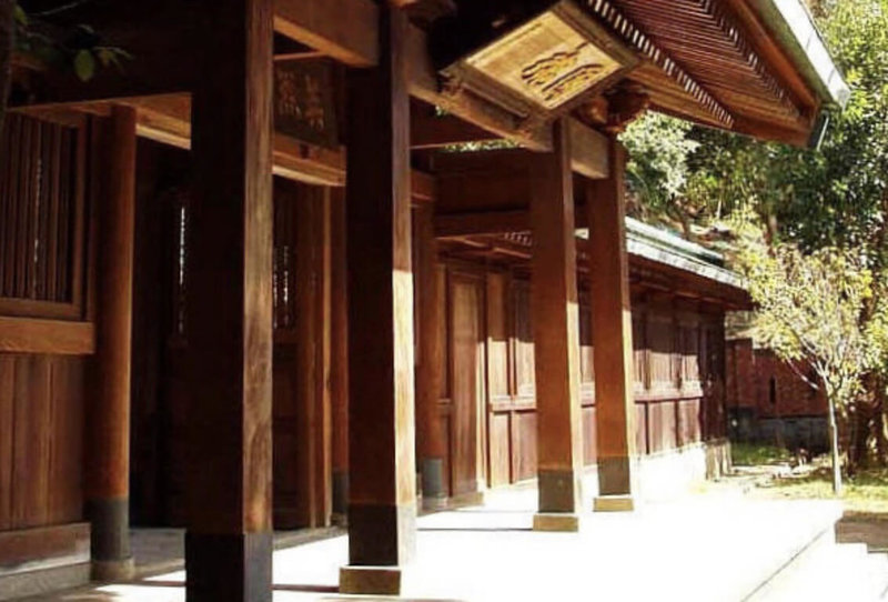 北捷台北車站及中山站商圈發生隨機攻擊案，設籍於桃園市的57歲余姓男子挺身制止傷重不治。桃園市政府21日表示，第一時間已表達關切慰問，並從優撫恤，將向內政部提出入祀忠烈祠申請，但會尊重家屬意願。圖為桃園忠烈祠外觀。（桃園市政府民政局提供）中央社記者吳睿騏桃園傳真　114年12月21日