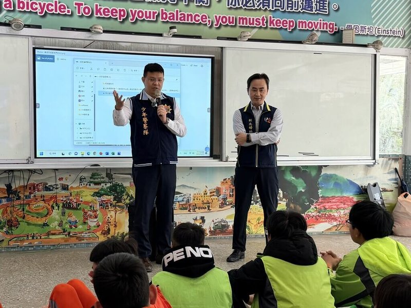  張文19日在台北隨機攻擊釀嚴重死傷。新北市警局22日表示，已特別派員進入校園，宣導學生遇危險時如何緊急避難，同時，提醒學生切勿在網路社群上傳或轉貼非理性文字，以免觸法。（警局提供）。中央社記者王鴻國傳真 114年12月22日