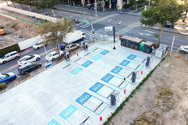 星舟快充22日宣布，首座高功率專用站「洲際專用站」啟用，全站總功率1MW，有16席配置，支援CCS1與CCS2雙槍充電規格。（星舟快充提供）中央社記者張建中傳真　114年12月22日